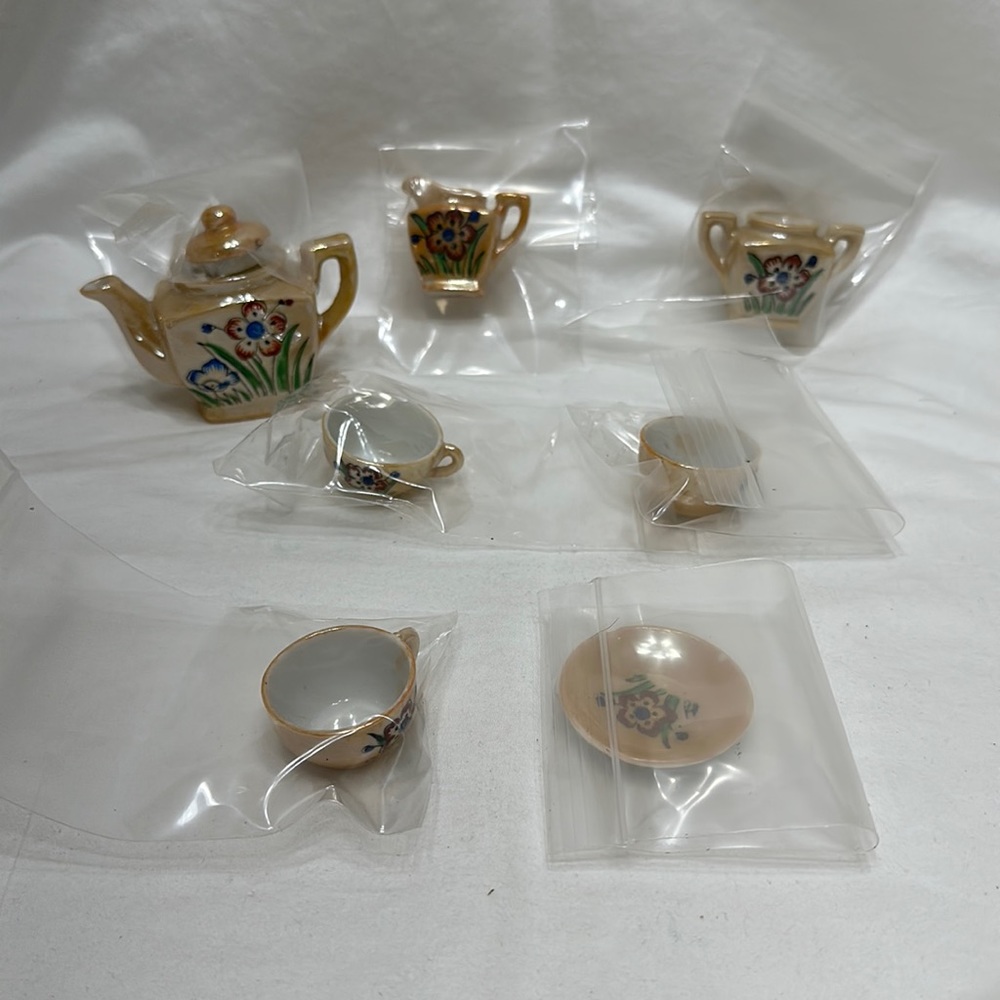 Mini tea set (NOT complete set)